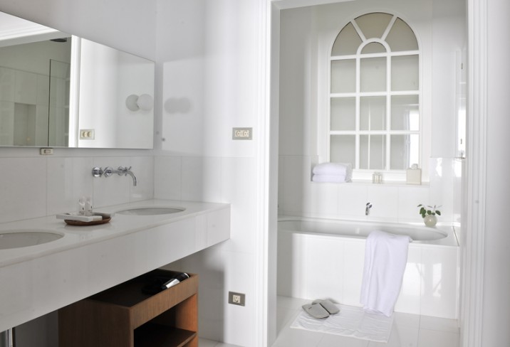 Mr & Mrs Smith - Bathroom