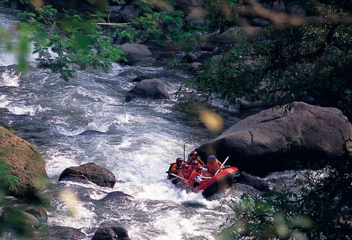 Mr & Mrs Smith - White-water rafting