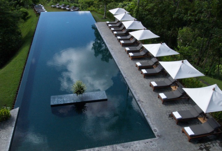 Mr & Mrs Smith - Pool
