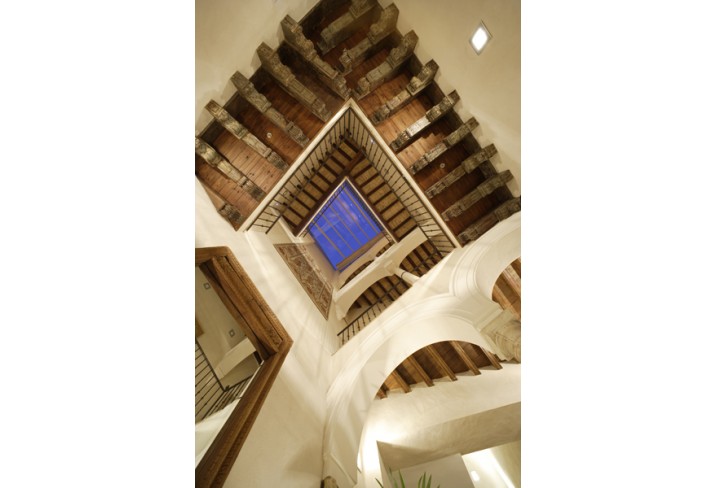 Mr & Mrs Smith - Stairwell