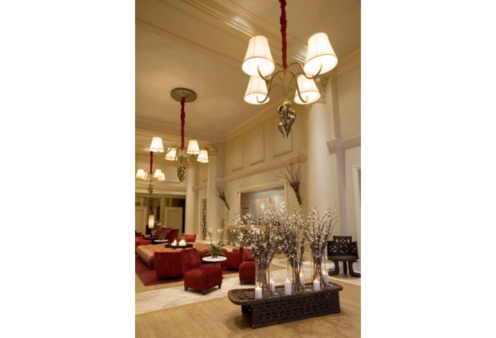 Mr & Mrs Smith - Hotel Lobby