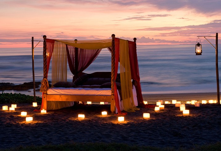 Mr & Mrs Smith - Beach dining
