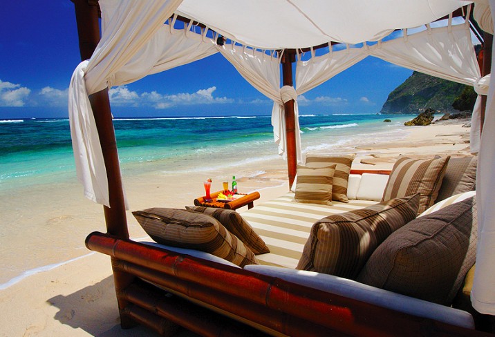 Mr & Mrs Smith - Nammos Beach Club