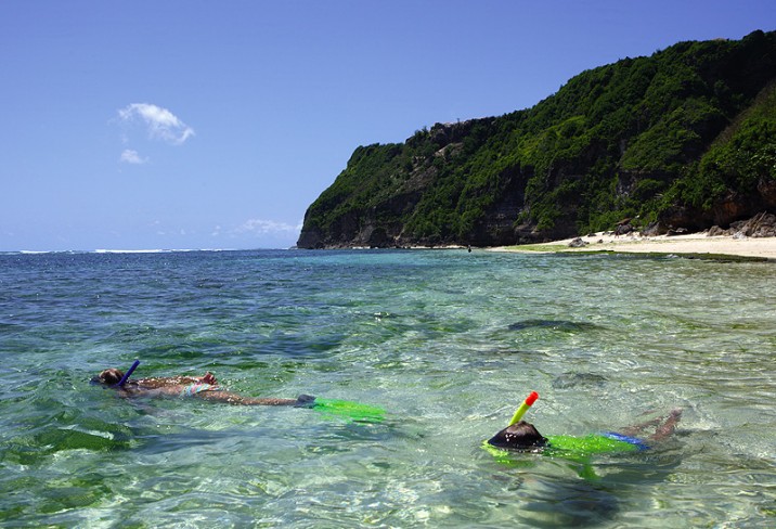 Mr & Mrs Smith - Snorkelling