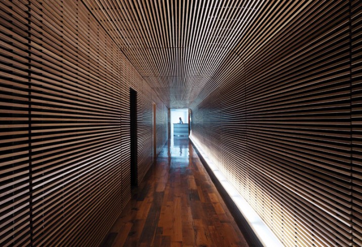 Mr & Mrs Smith - Corridor