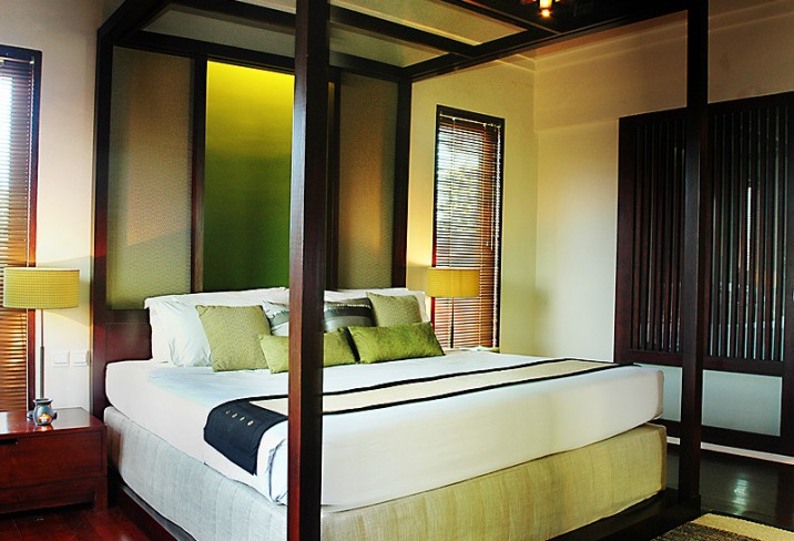 Mr & Mrs Smith - Amala Residence bedroom