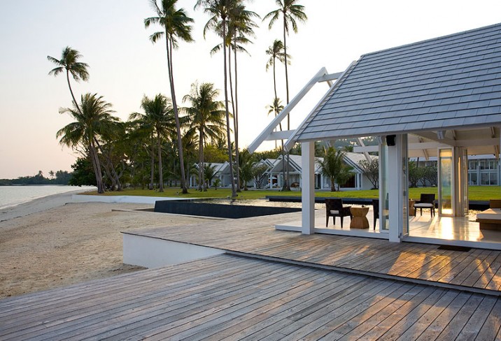 Mr & Mrs Smith - Clubhouse, terrace and beach at dawn
