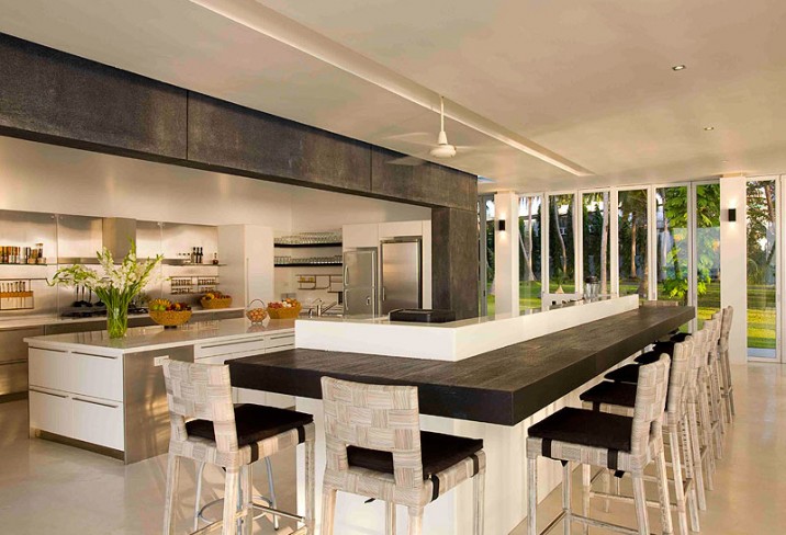 Mr & Mrs Smith - Clubhouse kitchen and bar