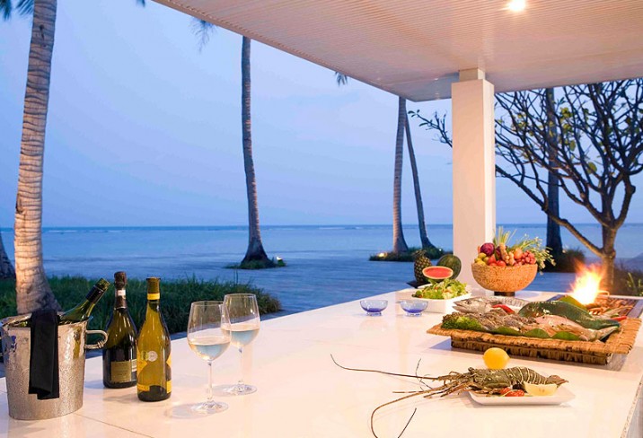 Mr & Mrs Smith - Barbecue beside the Clubhouse