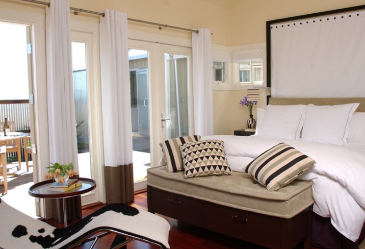 Mr & Mrs Smith - Cottage bedroom