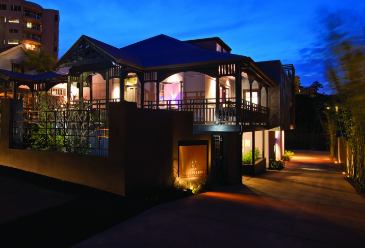 Mr & Mrs Smith - Hotel exterior shot