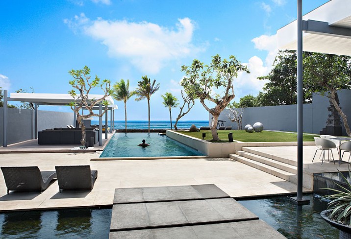 Mr & Mrs Smith - Pool