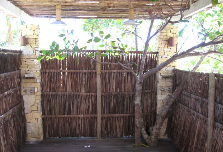 Mr & Mrs Smith - Outdoor shower