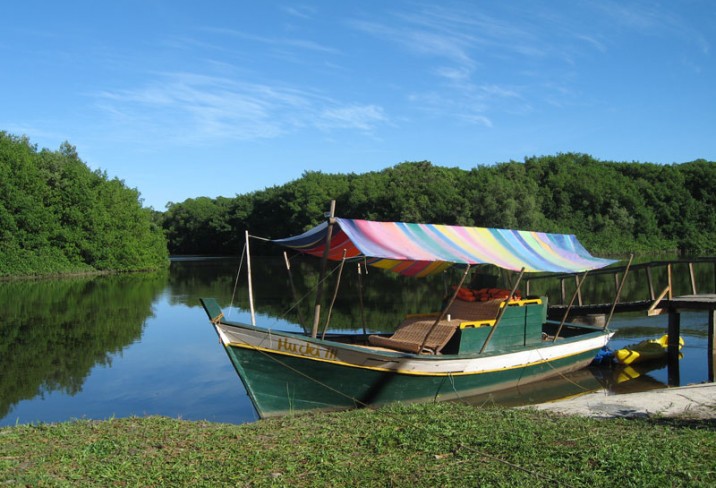 Mr & Mrs Smith - Hotel boat