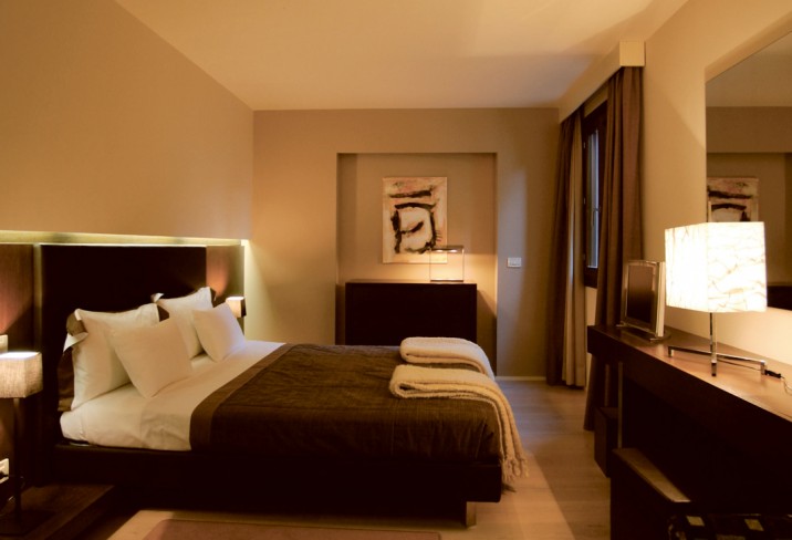 Mr & Mrs Smith - Bedroom