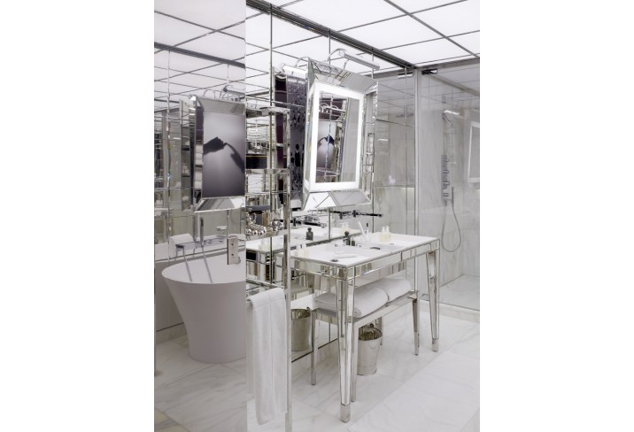 Mr & Mrs Smith - Bathroom