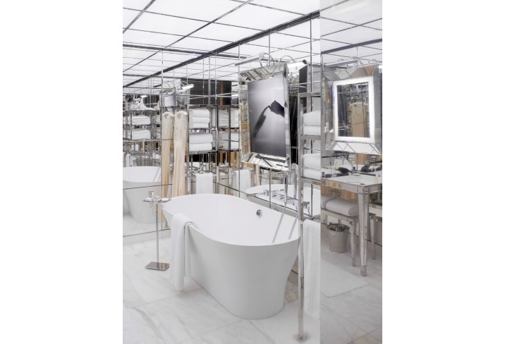 Mr & Mrs Smith - Bathroom