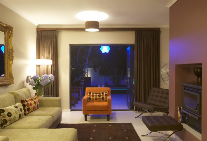 Mr & Mrs Smith - Lounge