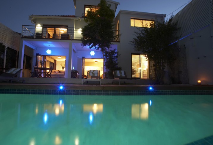 Mr & Mrs Smith - Pool