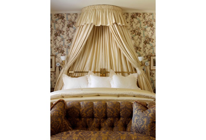 Mr & Mrs Smith - Ribbon Room