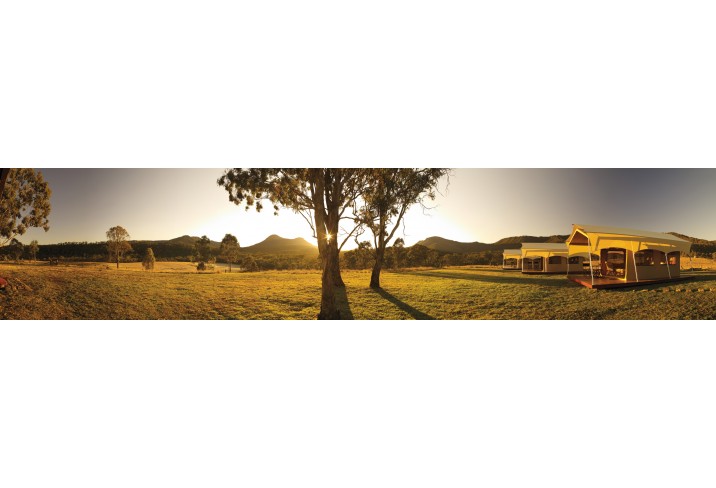 Mr & Mrs Smith - Spicers Canopy location