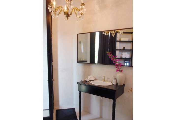 Mr & Mrs Smith - Bathroom