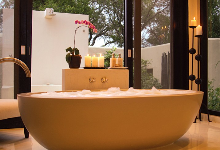 Mr & Mrs Smith - Bathroom