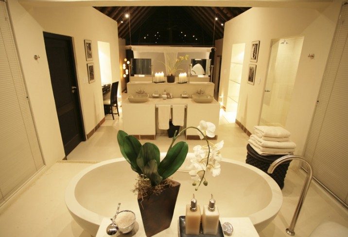 Mr & Mrs Smith - Bathroom