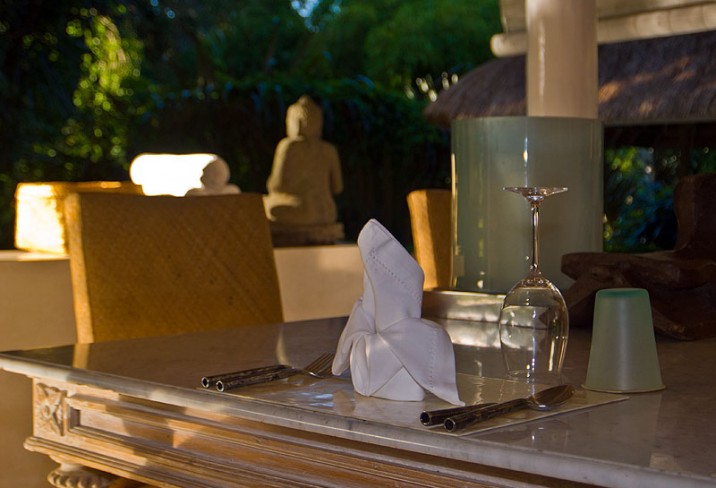 Mr & Mrs Smith - Outdoor dining