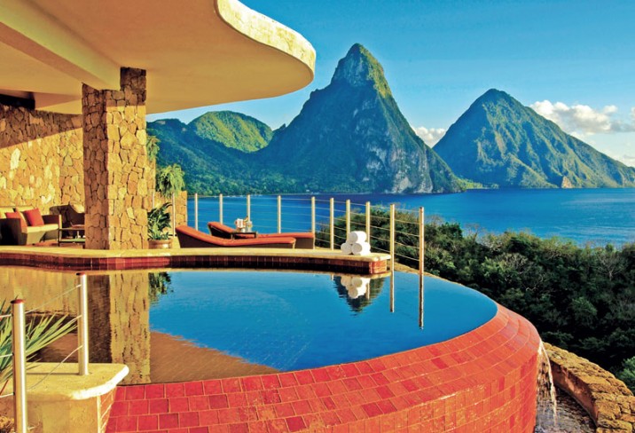 Mr & Mrs Smith - Bedroom infinity pool and view
