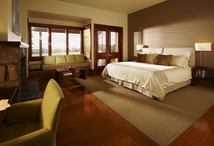Mr & Mrs Smith - Lodge Room