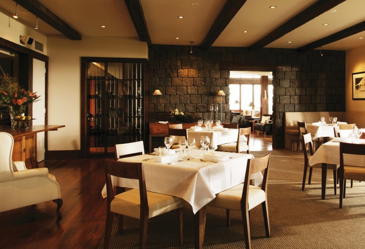Mr & Mrs Smith - Dinning Room