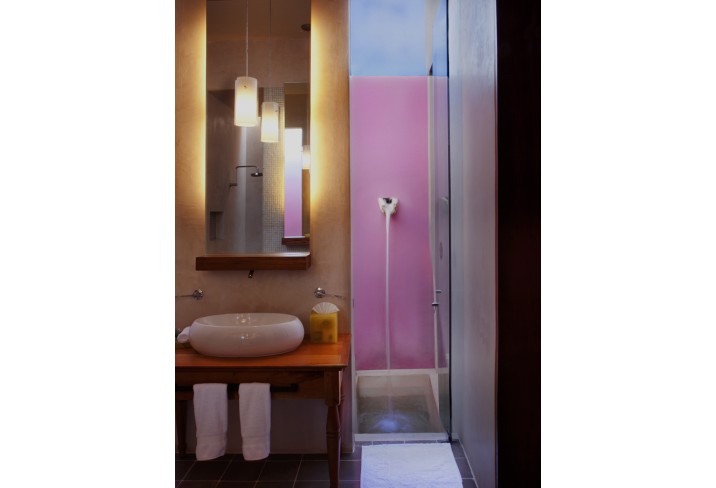 Mr & Mrs Smith - Bathroom