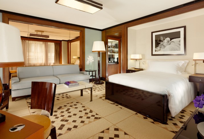Mr & Mrs Smith - Executive Queen Room