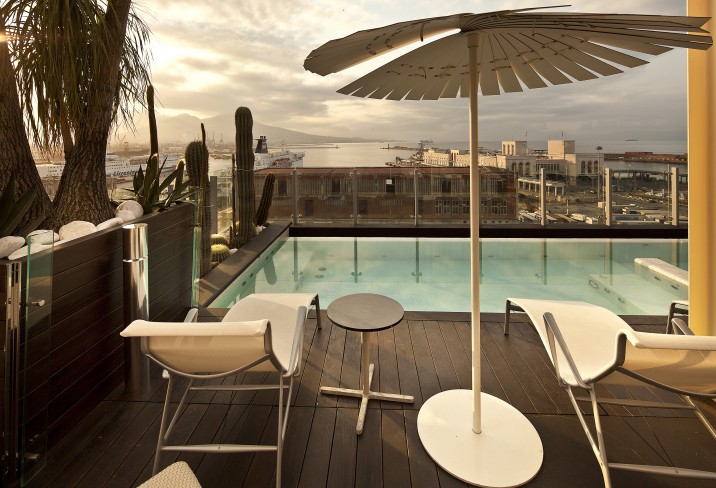 Mr & Mrs Smith - Pool