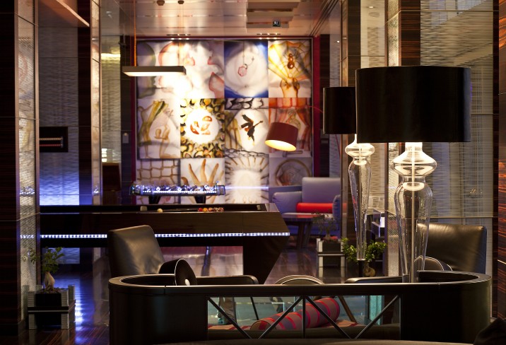 Mr & Mrs Smith - Game Lounge