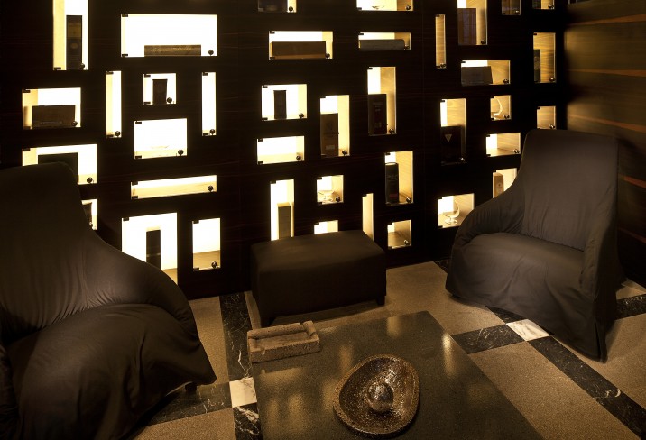 Mr & Mrs Smith - Cigar Room