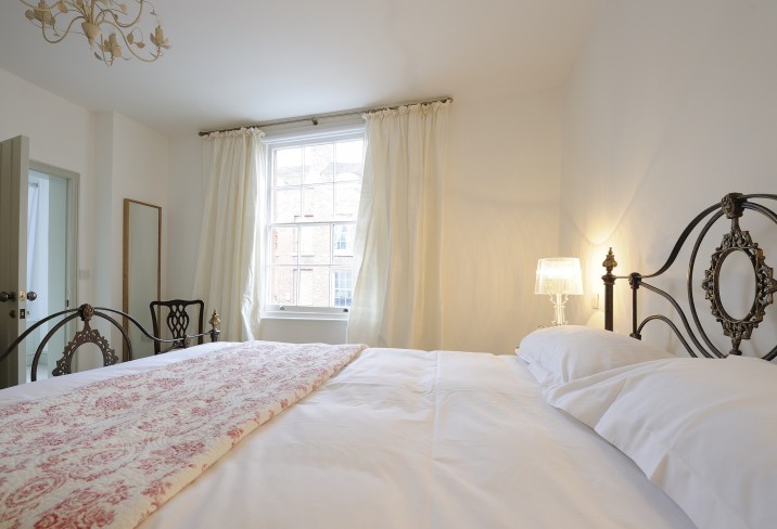 Mr & Mrs Smith - Bedroom