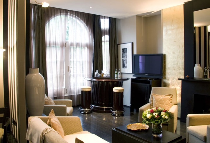 Mr & Mrs Smith - Royal Suite Lounge