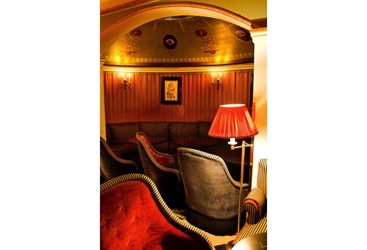 Mr & Mrs Smith - The lounge bar