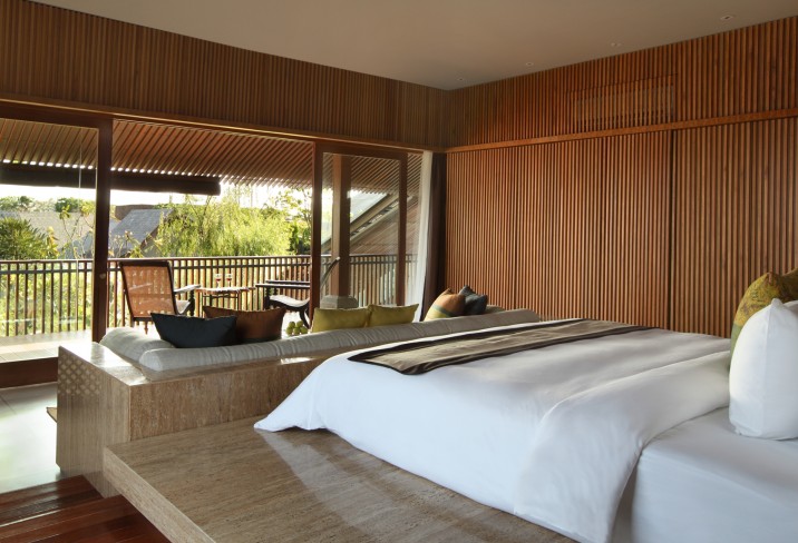 Mr & Mrs Smith - Grand Three-bedroom Villa master bedroom