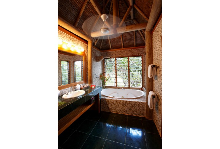 Mr & Mrs Smith - Honeymoon Bure (Susana) bathroom