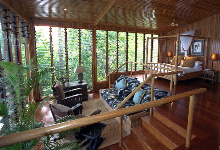 Mr & Mrs Smith - Villa (Bula House) bedroom and living area