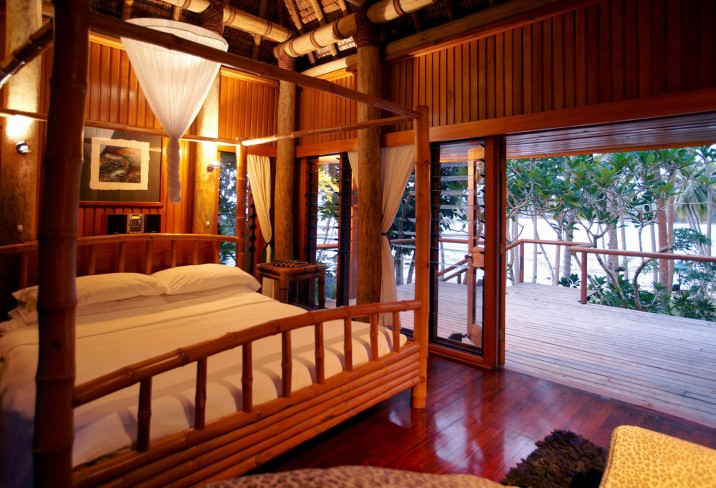 Mr & Mrs Smith - Honeymoon Bure (Marau/Loloma) bedroom