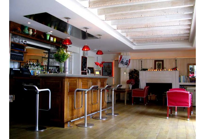 Mr & Mrs Smith - Bar