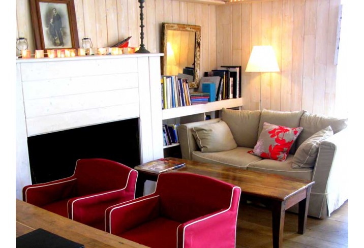 Mr & Mrs Smith - Living area