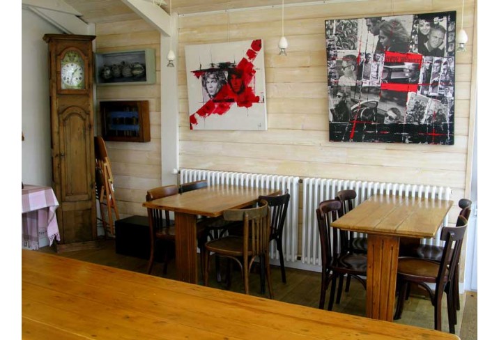 Mr & Mrs Smith - Dining area