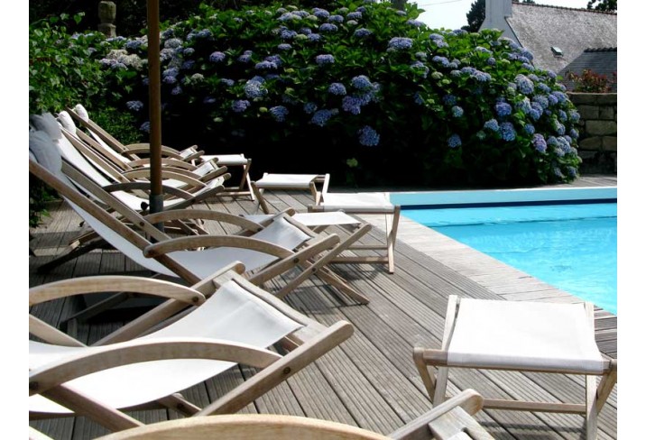 Mr & Mrs Smith - Poolside