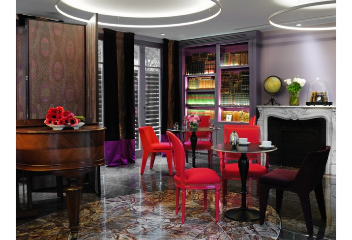 Mr & Mrs Smith - Main Salon