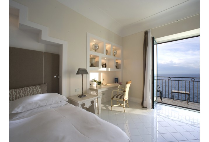 Mr & Mrs Smith - Deluxe Sea View Room